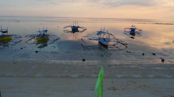 Rybářské Lodě Západu Slunce Tropické Pláži Ostrova Vysoce Kvalitní Záběry — Stock video