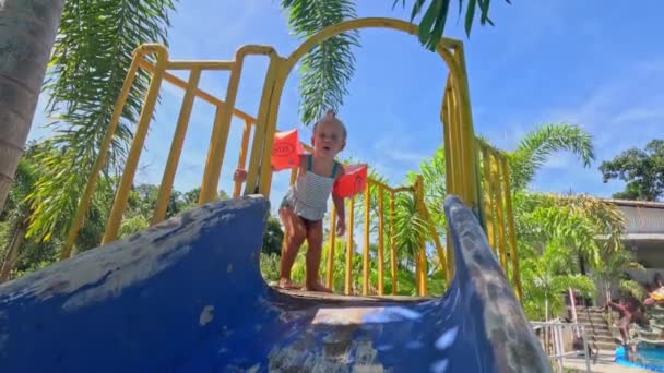 Dzieci Basenie Parku Wodnym Wysokiej Jakości Materiał — Wideo stockowe