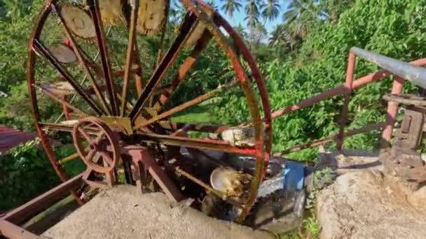 Rostige Wassermühle Dschungel Hochwertiges Filmmaterial — Stockvideo