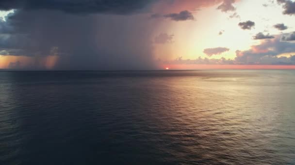 Ηλιοβασίλεμα Στη Μαύρη Θάλασσα Της Αμπχαζίας Υψηλής Ποιότητας Πλάνα — Αρχείο Βίντεο