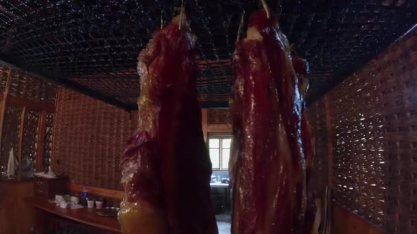 Geräuchertes Schweinefleisch Auf Rauch Hochwertiges Filmmaterial — Stockvideo