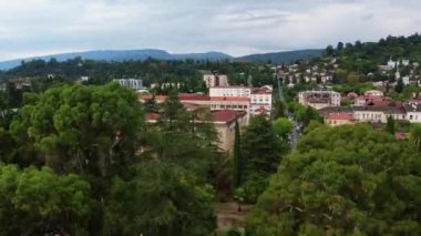 Sukhumi şehri insansız hava aracı görüntüleri. Yüksek kalite 4k görüntü