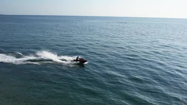 Jet Ski Che Naviga Sul Mare Sinistra Destra Riprese Droni — Video Stock