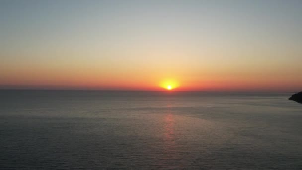 海の秋の夕日 グラナ市 アブハジア 無人機の映像 高品質の4K映像 — ストック動画