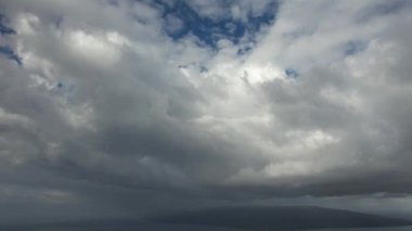 Çocuklar yatağa yatsın. Yüksek kalite 4k görüntü