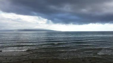 Çocuklar yatağa yatsın. Yüksek kalite 4k görüntü