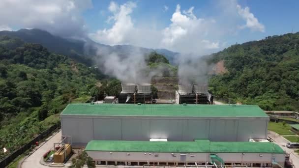 Wärmekraftwerk Auf Einem Vulkan Mitten Dschungel Dampf Steigt Aus Großen — Stockvideo