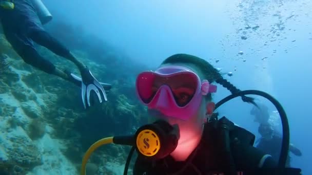 Drift Diving Island Apo Philippine Ocean Coral Reef Pink Mask — Video Stock