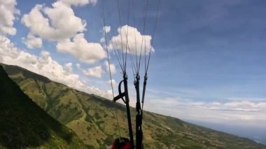 Paragliding tropikal ada okyanusu. Yüksek kalite 4k görüntü