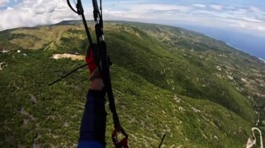 Paragliding tropikal ada okyanusu. Yüksek kalite 4k görüntü