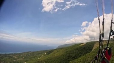 Paragliding tropikal ada okyanusu. Yüksek kalite 4k görüntü