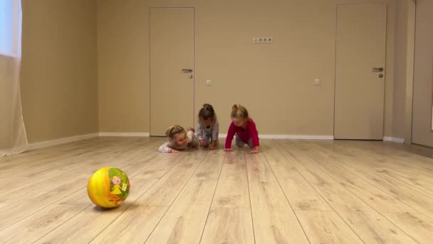 Three Little Sisters Triplets Crawl Room Home Pajamas Bare Feet — Stock Video