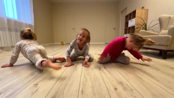 Children Triplet Sister Dancing Home Room Pajamas Dressed Bottom Soles — Stock Video