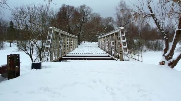 Petit Pont Kelvin Dessus Rivière Gelée Drone Footage Images Haute — Video