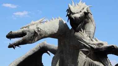 Kudykina Gora Parkı 'ndaki yılan Gorynych heykeli. Yüksek kalite 4k görüntü