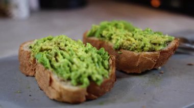 İki sandviç ve bir avacado. Yüksek kalite 4k görüntü