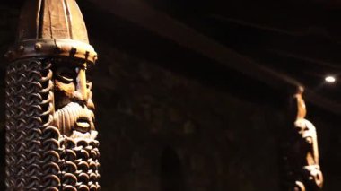 Muhteşem ortaçağ tarzı çocuklar gece park eder Loga Park 'ta. Yüksek kalite 4k görüntü