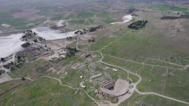 Hierapolis antik şehri. Burası, Pamukkale 'nin kireçtaşı teraslarının yakınında yer alan antik bir şehir. Yüksek kalite 4k görüntü