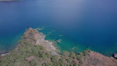 Türkiye 'de Cirali adlı doğal bir yer İHA ile vuruldu. Yüksek kalite 4k görüntü