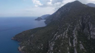 Türkiye 'de Cirali adlı doğal bir yer İHA ile vuruldu. Yüksek kalite 4k görüntü