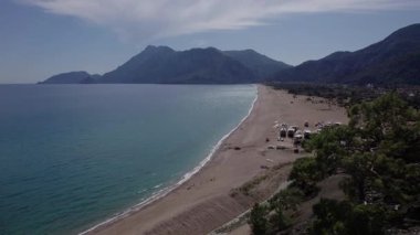 Türkiye 'de Cirali adlı doğal bir yer İHA ile vuruldu. Yüksek kalite 4k görüntü