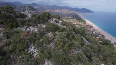 Türkiye 'de Cirali adlı doğal bir yer İHA ile vuruldu. Yüksek kalite 4k görüntü