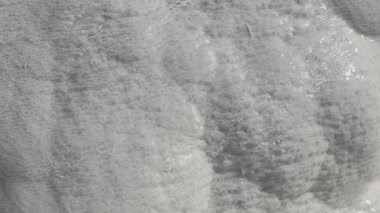 Pamukkale Türkiye 'de beyaz nasır oluşumları. Yüksek kalite 4k görüntü