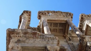 Türkiye 'nin Efes kentinin kalıntıları gündüz vakti çekildi. Yüksek kalite 4k görüntü