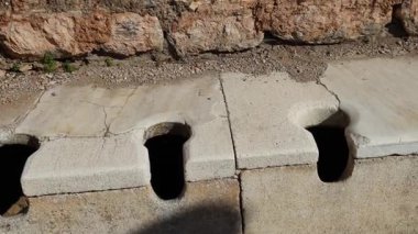 Efes Hindisi 'nin antik şehrinde umumi tuvalet. Yüksek kalite 4k görüntü