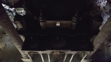 Kurban Bayramı 'nda Müslüman Koniya kenti İHA' dan gece ateş edilerek öldürüldü. Yüksek kalite 4k görüntü