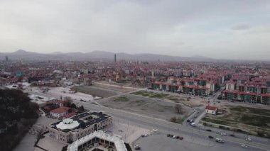 Türkiye 'nin en dindar kenti Konya bir İHA tarafından ele geçirildi. Yüksek kalite 4k görüntü