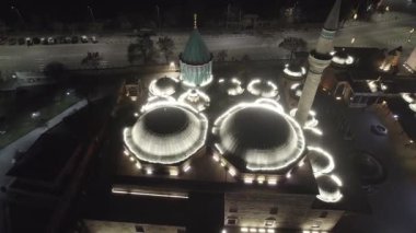 Kurban Bayramı 'nda Müslüman Koniya kenti İHA' dan gece ateş edilerek öldürüldü. Yüksek kalite 4k görüntü