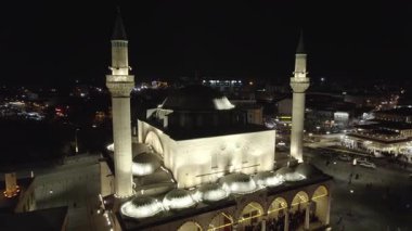 Kurban Bayramı 'nda Müslüman Koniya kenti İHA' dan gece ateş edilerek öldürüldü. Yüksek kalite 4k görüntü