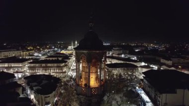 Kurban Bayramı 'nda Müslüman Koniya kenti İHA' dan gece ateş edilerek öldürüldü. Yüksek kalite 4k görüntü