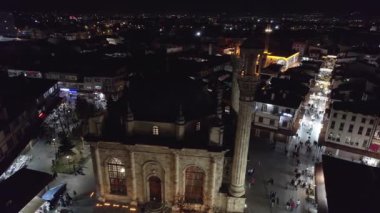 Kurban Bayramı 'nda Müslüman Koniya kenti İHA' dan gece ateş edilerek öldürüldü. Yüksek kalite 4k görüntü