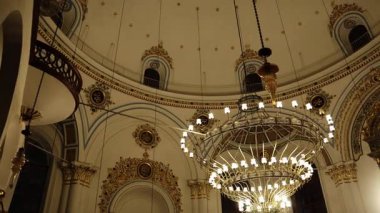 Aziziye Camii, Konya gece ateş ediyor. Yüksek kalite 4k görüntü