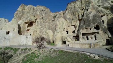 İlkbaharda Müzeler Goreme Ulusal Parkı 'nda Türkiye' de insansız hava aracı saldırısı. Yüksek kalite 4k görüntü