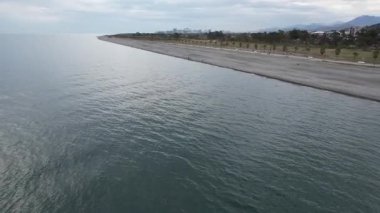 Gonio Georgia 'daki karavanlar için iyi bir park yeri, İHA saldırısı. Yüksek kalite 4k görüntü