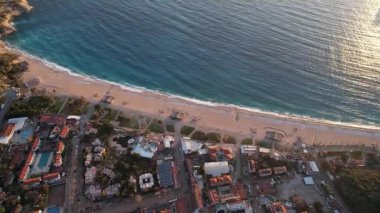 Oludeniz hindisi günbatımı drone çekimlerinde. Yüksek kalite 4k görüntü