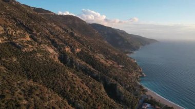 Oludeniz hindisi günbatımı drone çekimlerinde. Yüksek kalite 4k görüntü