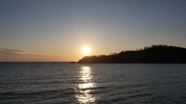 Oludeniz hindisi günbatımı drone çekimlerinde. Yüksek kalite 4k görüntü