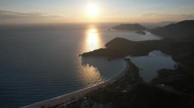 Oludeniz hindisi günbatımı drone çekimlerinde. Yüksek kalite 4k görüntü