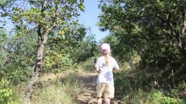 Kırım 'daki eski Karadag yanardağına yürümek. Yüksek kalite 4k görüntü