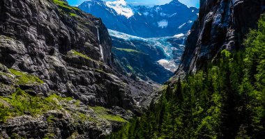 Dağların güzel manzarası