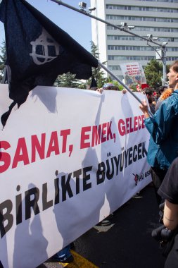 Mayıs 01.2025 - Tandogan Meydanı Ankara, Türkiye. 1 Mayıs İşçi Bayramı kutlamaları ve yürüyüşleri işçiler, sendikalar ve öğrenciler tarafından düzenlendi. 1 Mayis Isci Bayrami Kutlu olsun.