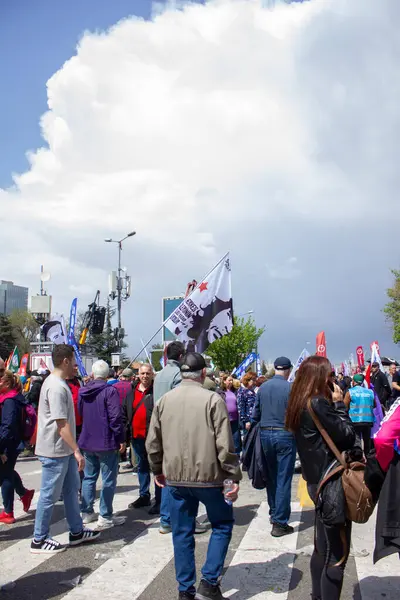 Mayıs 01.2025 - Tandogan Meydanı Ankara, Türkiye. 1 Mayıs İşçi Bayramı kutlamaları ve yürüyüşleri işçiler, sendikalar ve öğrenciler tarafından düzenlendi. 1 Mayis Isci Bayrami Kutlu olsun.