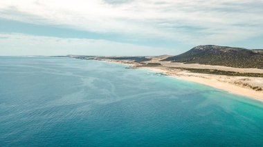 Güzel sahil ve denizin hava manzarası, Eyre Yarımadası kıyısı, Güney Avustralya