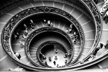 Vatikan müzelerindeki Bramante merdivenleri.