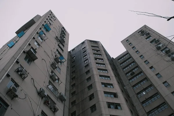 城市里的现代化公寓楼 — 图库照片