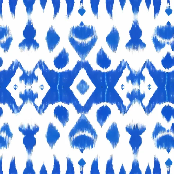 Modrý Ikat Bílém Pozadí Tradiční Abstraktní Umění Bezešvé Vzor Tkanině — Stock fotografie
